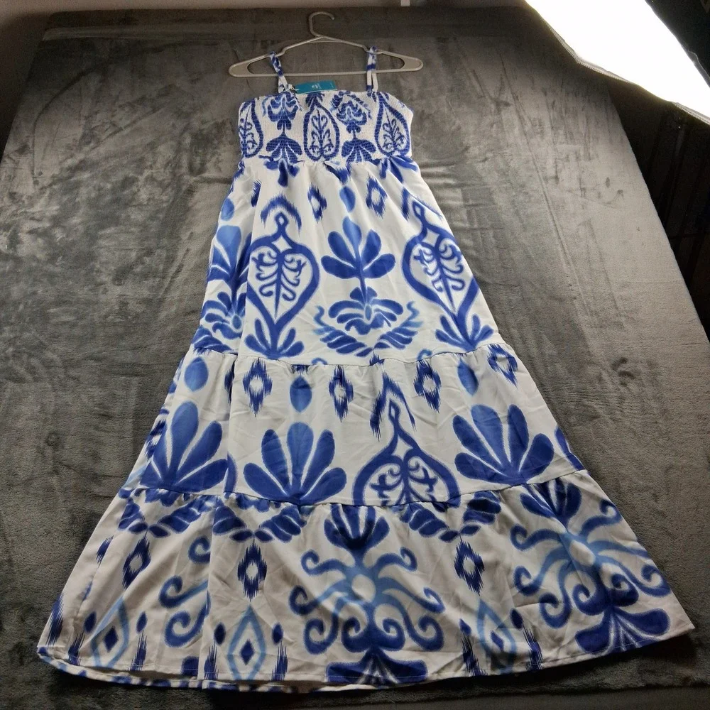 NWT Cupshe Maxi Dress Womens Medium Blue White Ikat Smocked Tiered Boho - Picture 5 of 9